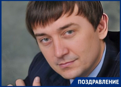 Депутат Гордумы Новороссийска Виталий Козырев принимает сегодня поздравления