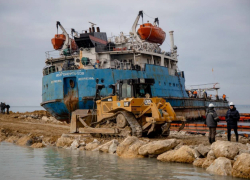 Риск утечки: в Черном море провели пробную откачку мазута с танкера «Волгонефть»