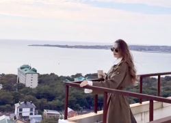 Нет денег на ремонт: Алена Водонаева посетила свою квартиру в Геленджике