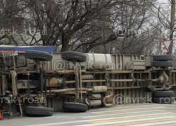 "Опрокинул фуру, чтобы избежать трагедии", - новороссийцы о происшествии на Малоземельской