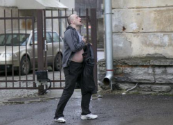 Новороссийец разгуливал по улицам с наркотиками в гипсе