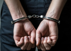 Житель Новороссийска остался у женщины переночевать и забрал нечто ценное  