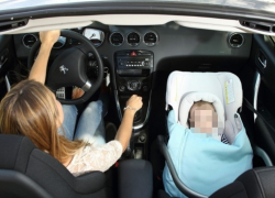 Запретить водителям возить детей на высокой скорости предложили на законодательном уровне