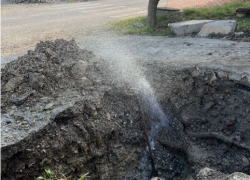  «В городе воды нет, а у нас – фонтан»: житель Мефодиевки рассказал, куда девается вода в Новороссийске
