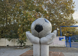 Афиша в Новороссийске на выходные: «Черноморец» против «Волги», спектакли и концерт 