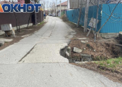 Хлипкий мост в Цемдолине власти пообещали скоро починить 