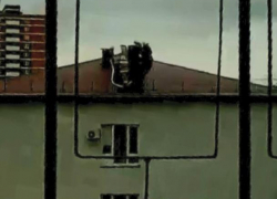 На пожар в Новороссийском колледже выехало 10 пожарных машин