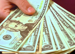 С сегодняшнего дня новороссийцы не смогут купить наличную валюту и снять более 10 тысяч долларов