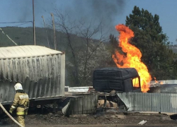 Прямо сейчас во Владимировке горит автозаправка