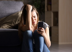 Все же те грабли: жительница Новороссийска подарила 52 тысячи мошенникам 