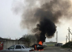 Автомобиль на газовом оборудовании на ходу загорелся в Новороссийске