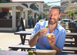 Итальянец Федерико Арнальди оценил еду в Новороссийске: улиточное мороженое, тако и многое другое 