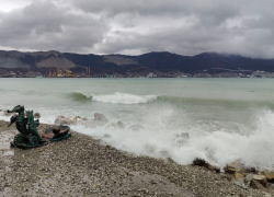 И волосы назад: в Новороссийске ожидаются шторм и ливень