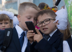 Телефоны в школе: спокойствие для родителей и нервы для учителей