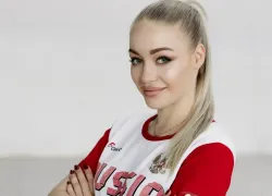 Настоящий мужчина не кричит о любви, а дарит её тихо, нежно и под гитару ранним утром: директор СШ «Династия» Мария Щербань о празднике 8 марта  