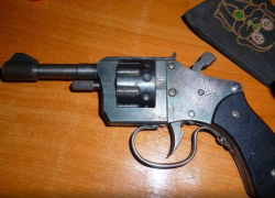 Патроны и револьвер чисто случайно нашел новороссиец