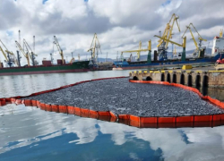 Росприроднадзор не выпускает панамское судно из Новороссийска после разлива нефти 