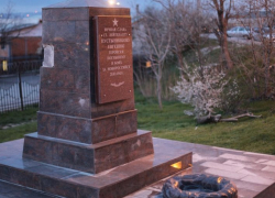 Неизвестные вандалы надругались над памятником герою войны в Новороссийске