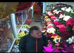 Вперед и с песнями ушел новороссиец из цветочного магазина 