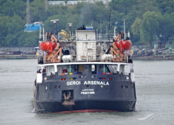 Спасательный центр «Новороссийск» первым пришел на помощь к сухогрузу «Герои Арсенала»