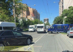 В Новороссийске иномарка въехала в маршрутку 