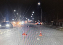 16-летняя мотоциклистка без прав влетела в иномарку в Новороссийске 