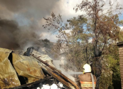 На крупный пожар в Новороссийске отправились «скорые» 