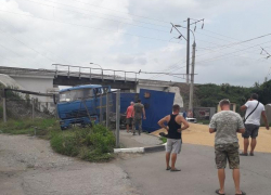 Зерновоз перекрыл напрочь выезд из города, не суйтесь на Мефодиевскую!