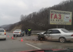 Кровь по асфальту размазана на Волчьих воротах под Новороссийском