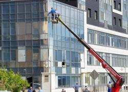 От 15 тысяч до 1,5 млн рублей: глава Новороссийска рассказал, какая помощь будет оказана пострадавшим от атаки беспилотников