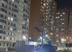 Большегрузы катаются по тротуарам в Новороссийске