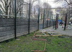 Площадка для суровых детей: некоторые дворы Новороссийска против спорта   