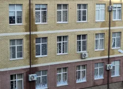 В школе Новороссийска вода бежит по стенам