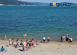Чёрное море прогрелось? Отдыхающие уже открыли купальный сезон в Новороссийске 