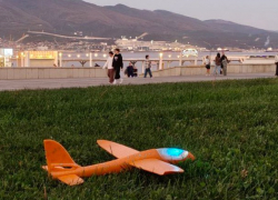 Угроза беспилотников в Новороссийске: аэропорт Геленджика временно не работает, детей не выпускают из школ