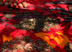 Гранаты, патроны и револьвер: мошенник из Новороссийска организовал склад боеприпасов в гараже 