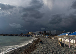 Купание в море опасно для жизни: на Новороссийск надвигается стихия 