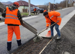 Бордюры, асфальт и не только: как продвигается дорожный ремонт в Новороссийске 