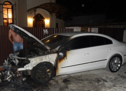 Неизвестные подожгли автомобиль в Новороссийске