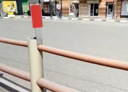Новороссийца возмутили новые разделители на дороге: "Загон для скота и мусоросборник"