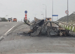 Водитель погиб в горящей машине в результате ДТП под Новороссийском