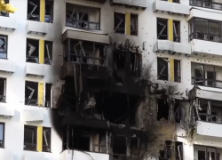 После атаки БПЛА многоэтажка в Новороссийске встретила зиму без окон и с полной неизвестностью 