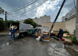 Эта свалка в Новороссийске кошмарила жителей уже неделю