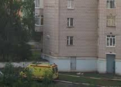 Тело восьмиклассницы нашли под окнами многоэтажки в Новороссийске