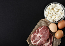 Новороссийцы едят опасный "мясной клей": какие продукты несут риски 