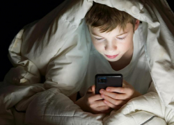 После 22:00 - без смартфона: на Кубани введут «цифровой комендантский час» для детей