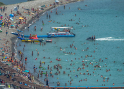 "Сидите дома!": жалующихся туристов прогоняют с Черного моря 