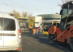 Новороссийцы жалуются на качество ремонта дорог, но в ЖКХ говорят, что так и надо