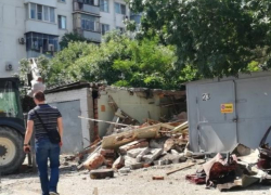 Выглянул в окно – гаража нет! В Новороссийске сносят самострои