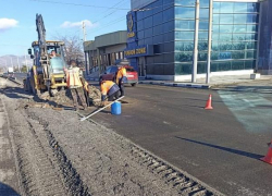 В Новороссийске на 14 улицах продолжают ремонтировать дорогу